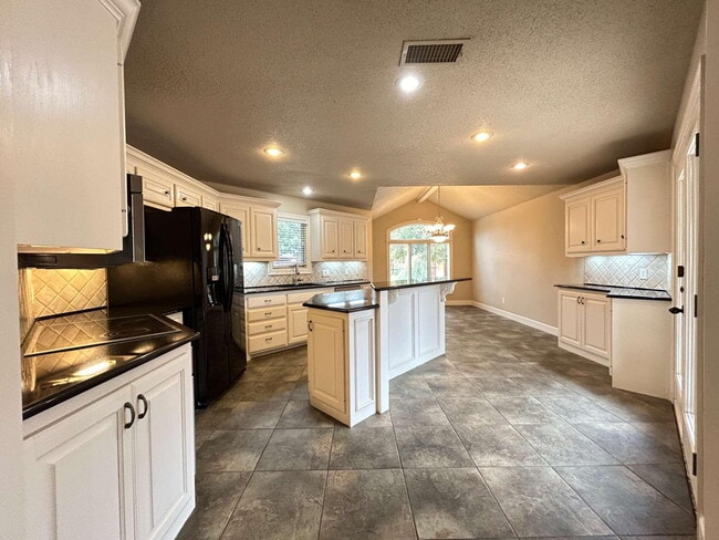 Photo - 4101 101st St