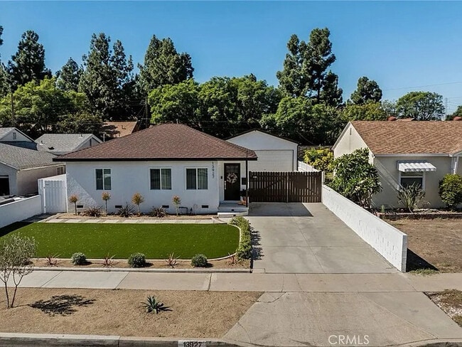 Building Photo - 13927 Flatbush Ave