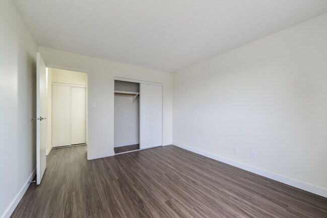 Photo - Riverview Plaza