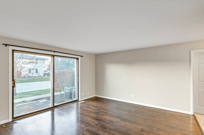 Photo - 1321 Yarmouth Ct