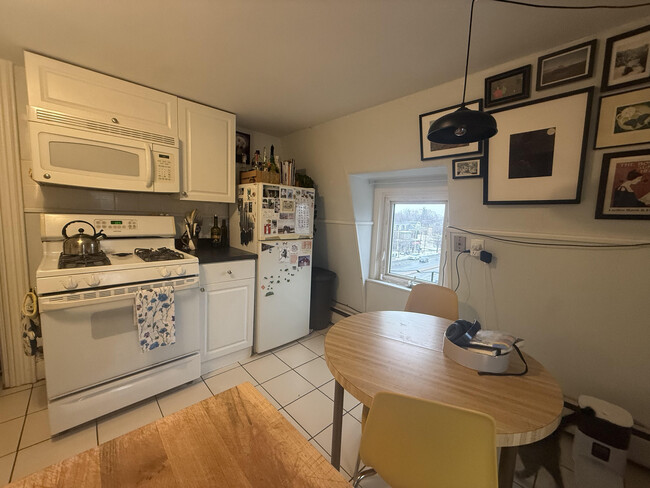 Building Photo - 6 Rice St Unit 3