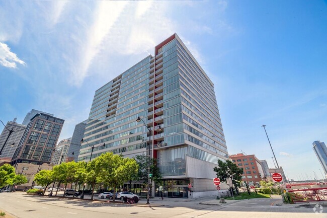 Building Photo - 659 W Randolph St Unit 1620 Rental