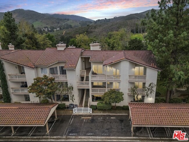 Building Photo - 5744 Oak Bend Ln Unit 306