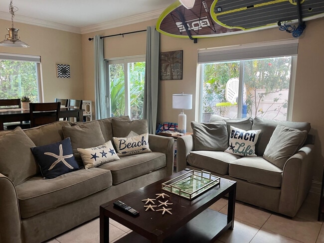 Photo - 1948 NE 2nd St