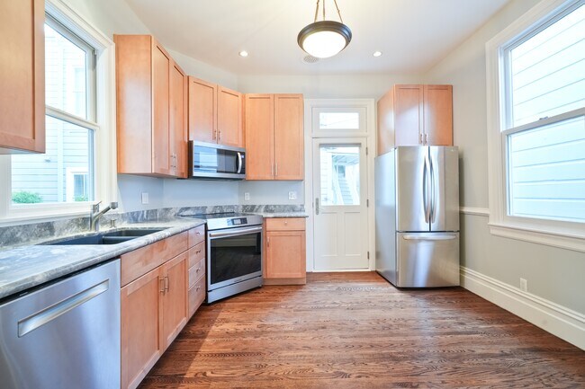 Photo - 1240 Sanchez St