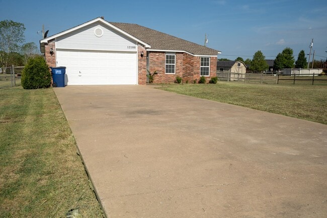 3 Bed / 2 Bath in Collinsville! - 3 Bed / 2 Bath in Collinsville! House