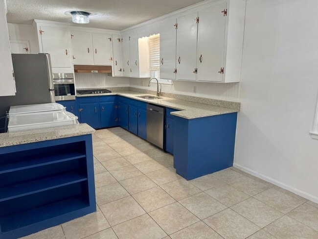 Photo - 2522 Stonehenge Dr