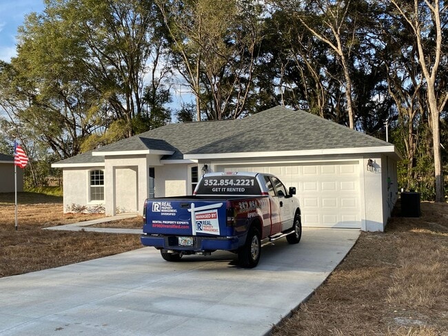 Photo - NOT AVAILABLE FOR SHOWING OR MOVE IN UNTIL 09/15/2026!!! Custom Home - Desirable SE Ocala neighbo...