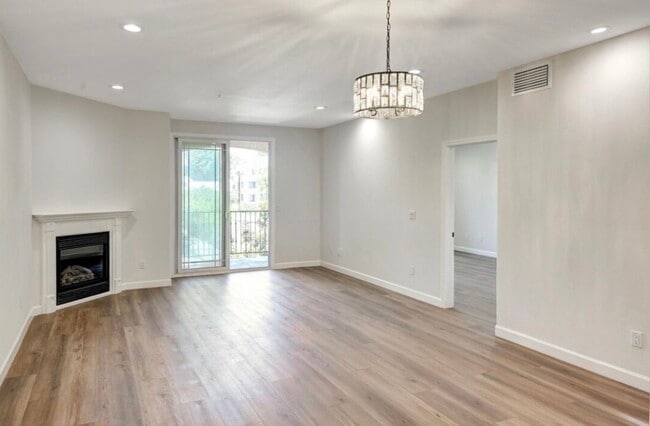 Photo - 5132 W Maplewood Ave Unit 202
