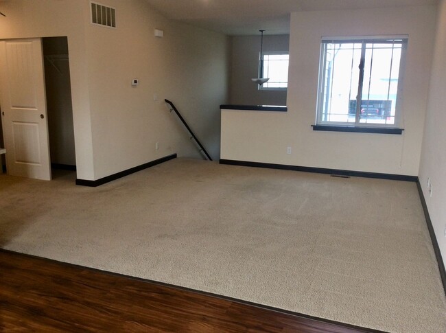 Photo - Beautiful, spacious townhouse for rent