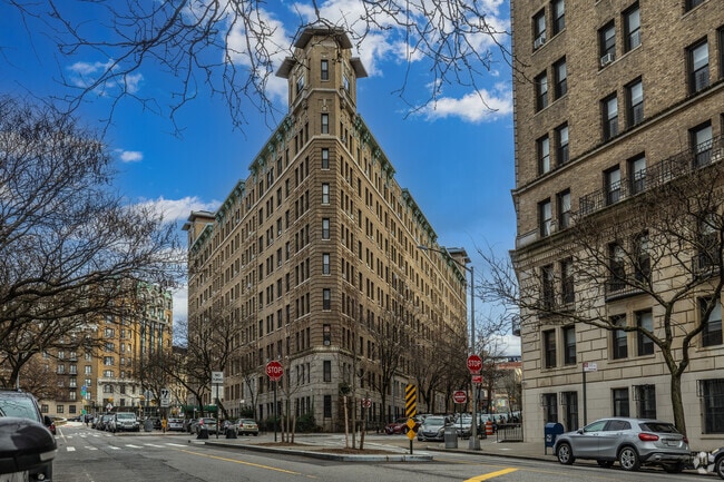 800 Riverside Dr - The Grinnell at 100 Apartments