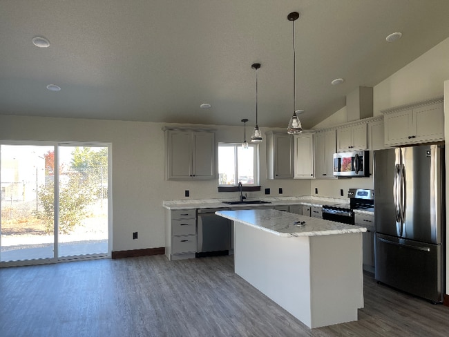 Photo - 127 One Wy Lp