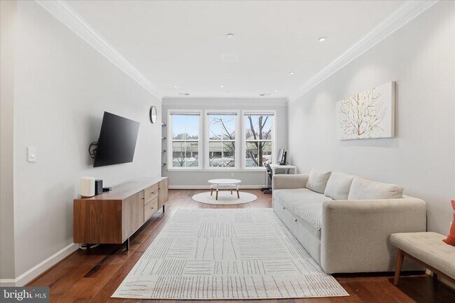 Building Photo - 2101 N Monroe St Unit 203