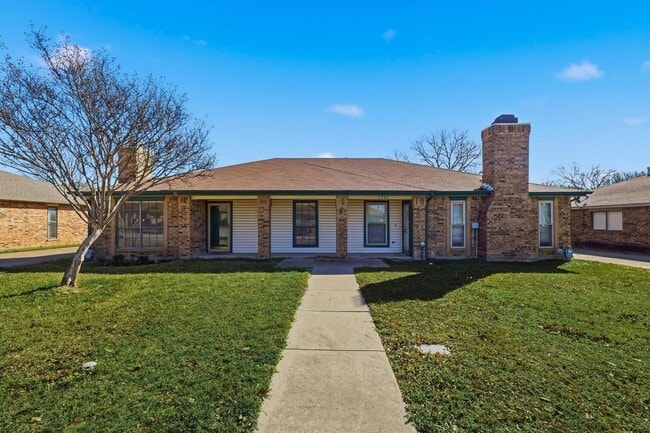 Building Photo - Half of Duplex Ready for New Tenants- 2 Bed, 2 Bath- North Richland Hills- Birdville ISD- 76180