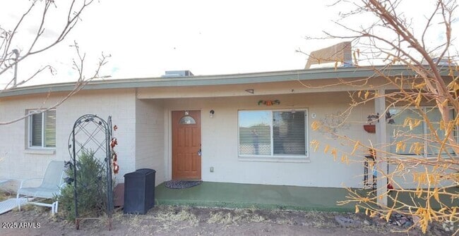 Building Photo - 1411 E Sierra St Rental