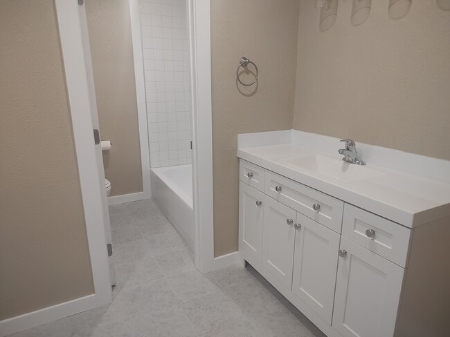 Building Photo - 113 NW Main St