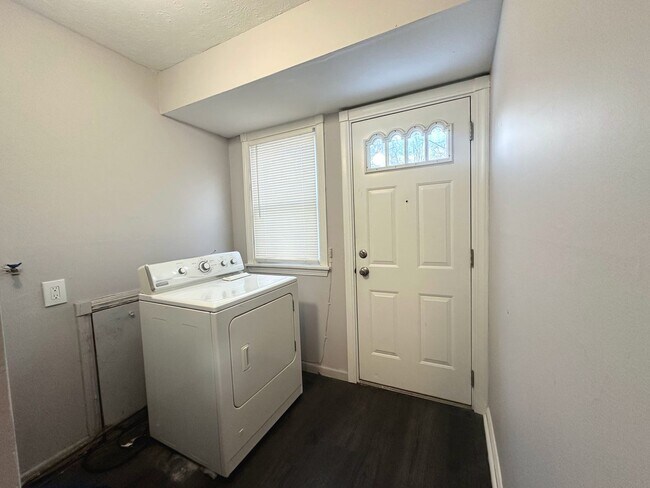 Photo - 4 Bed - 1.5 Bath Bungalow for Rent