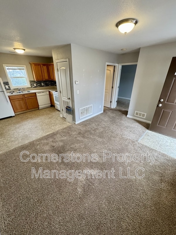 Photo - 8290 Center Dr