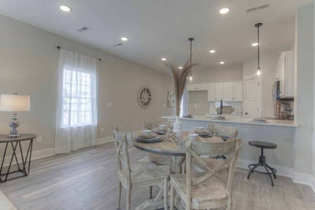 Photo - 717 Perrigan Ln