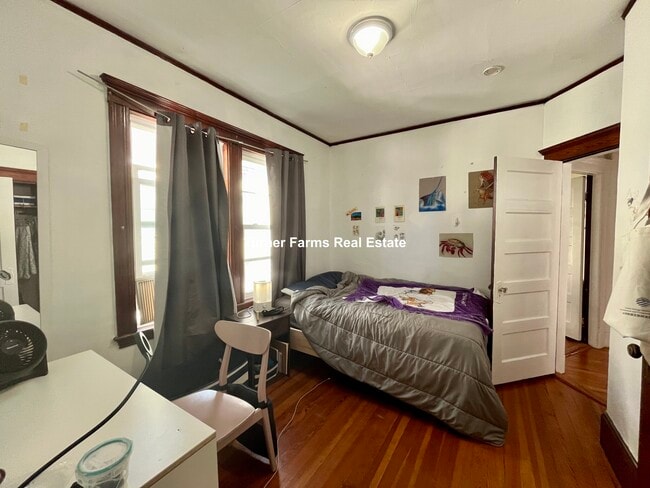 Photo - 102 W Adams St