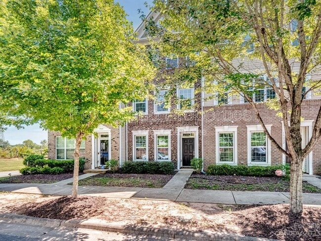 Building Photo - 19036 Lake Breeze Dr