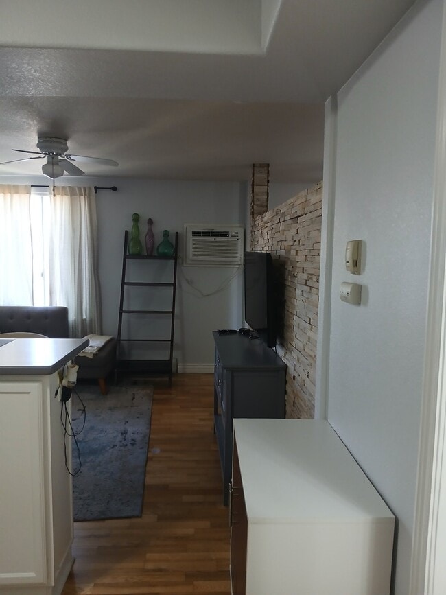 Photo - 1833 N Williams St Unit Apt 303