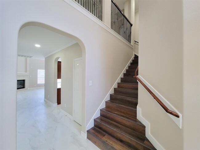 Building Photo - 11130 Celano Dr