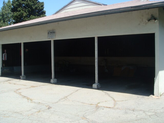 De regreso en garaje - Residential Condominium