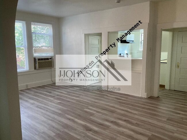 Building Photo - 830 N Van Buren St Unit A