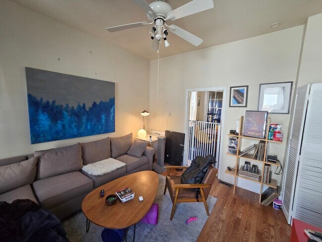 Photo - 1650 N Oakley Ave