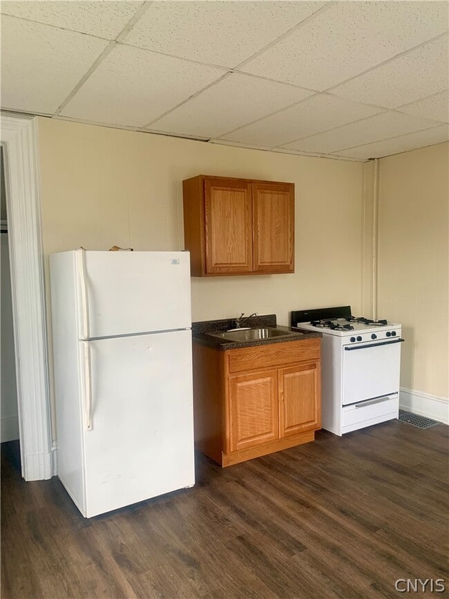 Photo - 146 E 2nd St