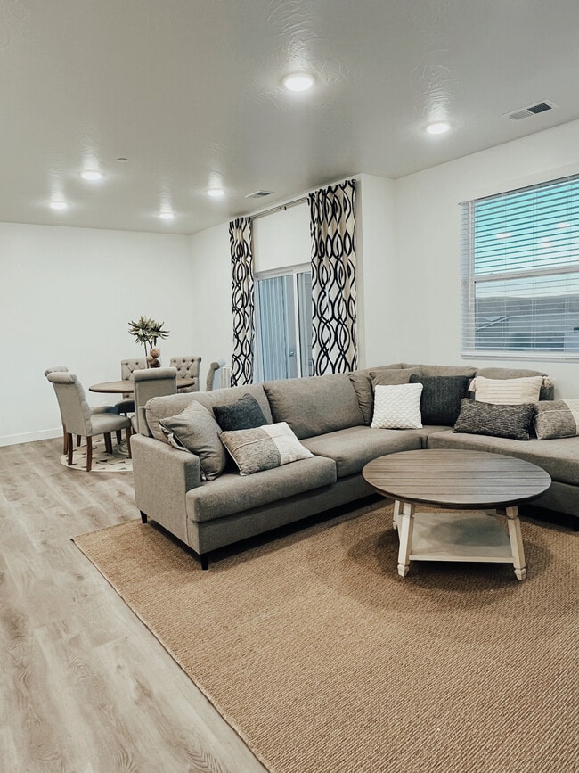 Photo - 5801 S Garnet Dr Unidad 4-301