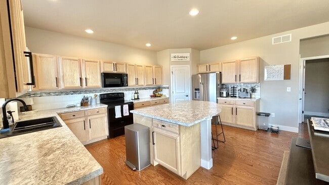 Photo - 409 Luminous Dr