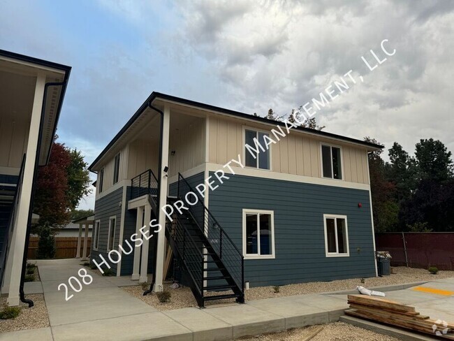 Building Photo - Immaculate Apartment w/2 Master Suites Unit 102