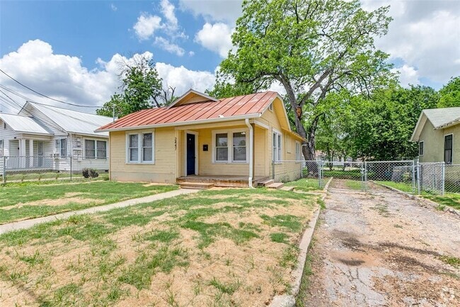 Building Photo - 2447 E Houston St Rental