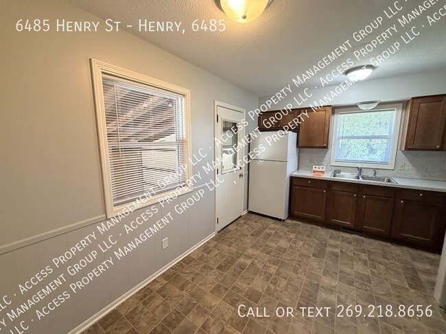 Photo - 6485 Henry St