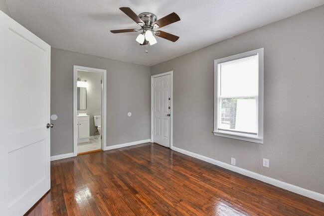 Photo - Beautifully Renovated 1BR Duplex with Marble Shower & Natural Light