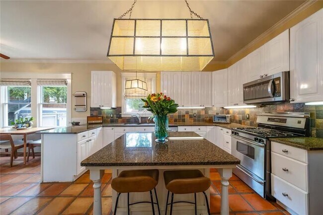 Photo - 6 White St NW