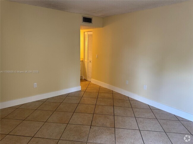 Building Photo - 9040 SW 125th Ave Unit D210 Rental