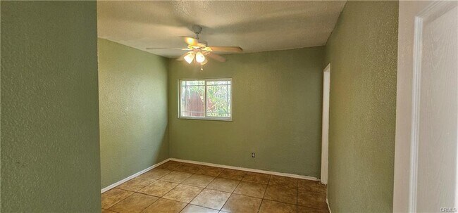 Photo - 1130 Huff St W Unidad 1/4