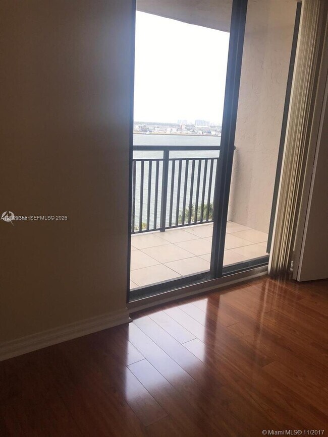 Photo - 540 Brickell Key Dr Unit 1122
