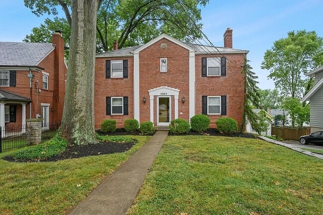 Located in beautiful Hyde Park - 2822 Victoria Ave Unit 3