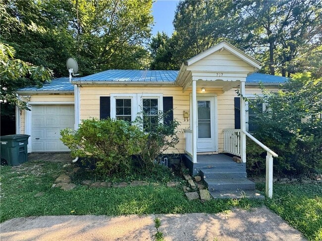 Photo - 707 E Lafayette St