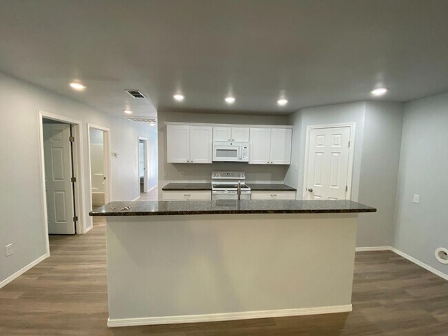 Photo - 1305 N Dover Ave Unidad A