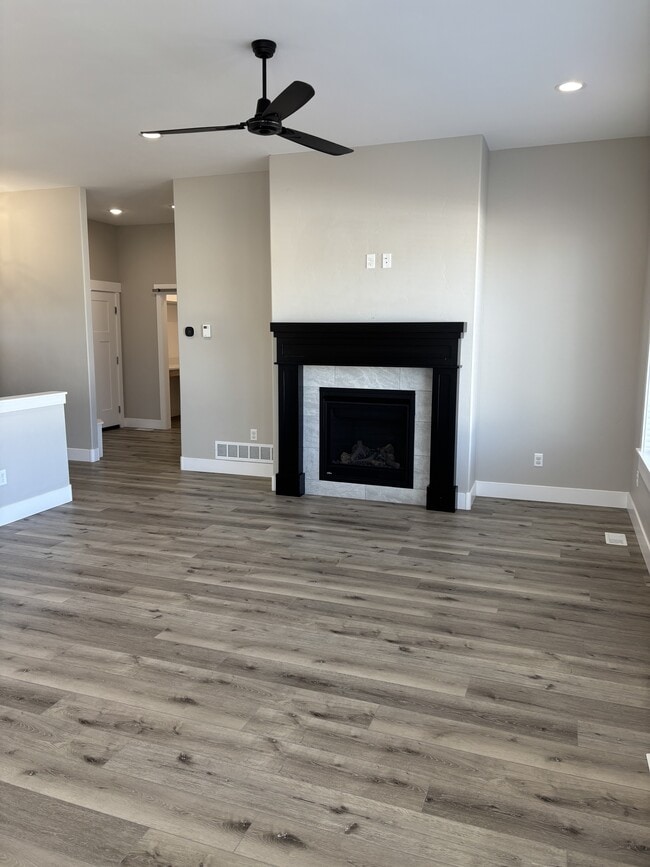 Photo - 187 Heaton Ln