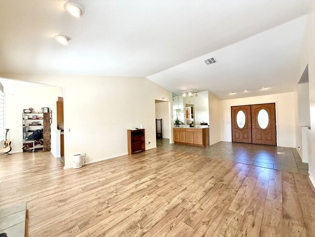 Photo - AVAILABLE NOW!! GORGEOUS 2 BEDROOM 2 BATHROOM Home in Palm Desert!