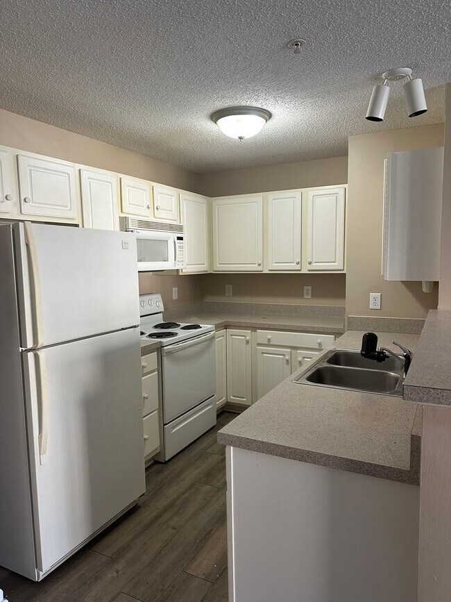 Photo - Ivy Glen Condo!