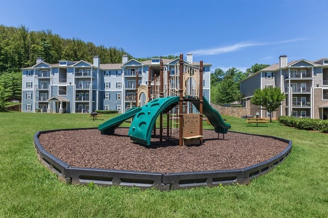 Seasons at Biltmore Lake Condominiums