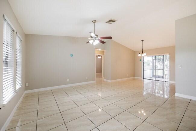 Photo - 909 SW 9th Ave