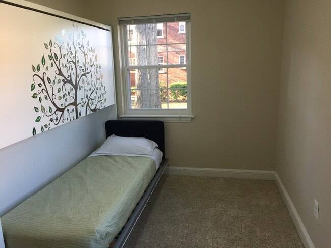 2nd Bedroom - 2100 North Scott Street Unit 101